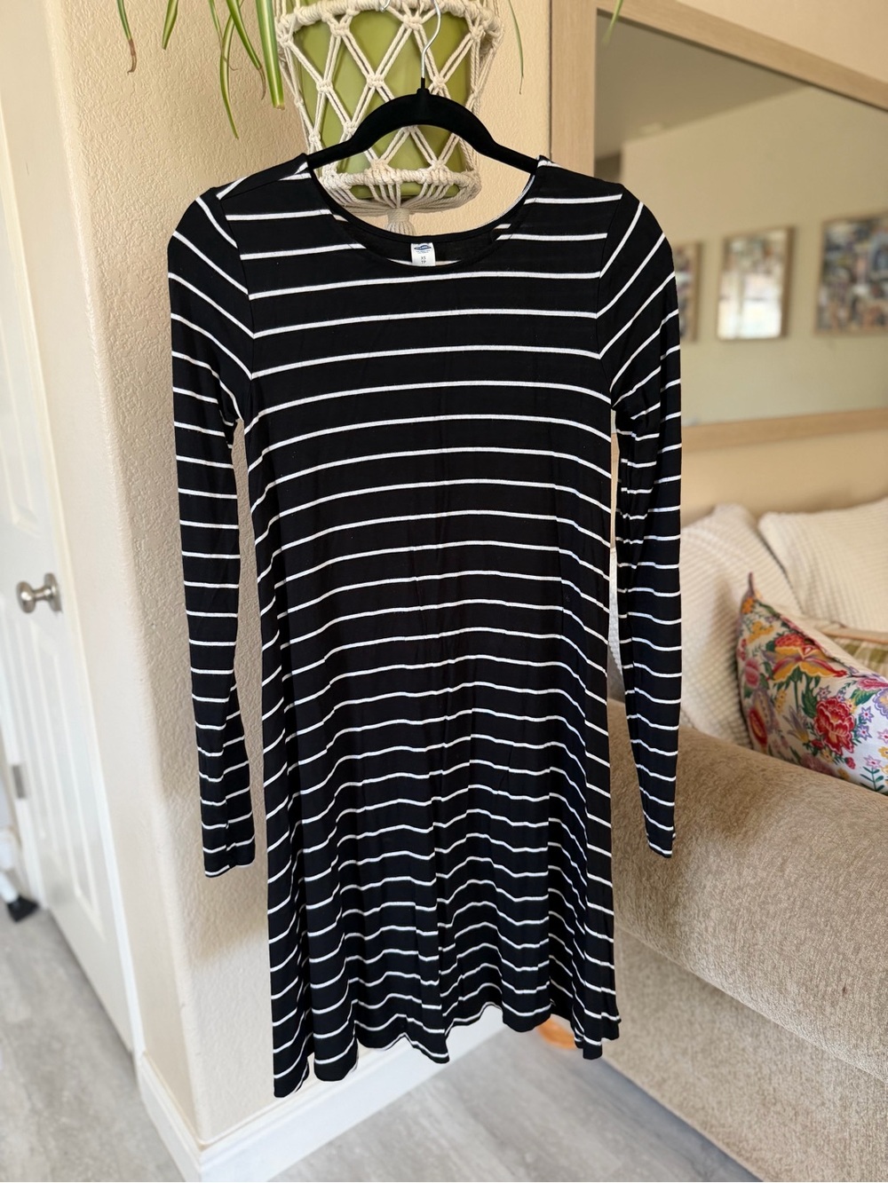 Girls Old Navy Black & White Striped Long Sleeve Dress